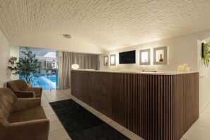 Couples treatment room(s), sauna, hot tub, steam room