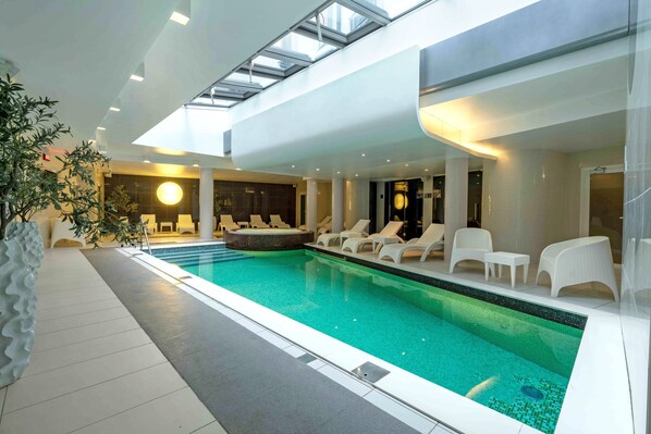 Standard Triple room Daily SPA Access | 加厚床垫、迷你吧、客房内保险箱、办公桌