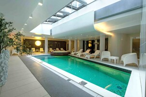 Standard Triple room Daily SPA Access | 加厚床垫、迷你吧、客房内保险箱、办公桌