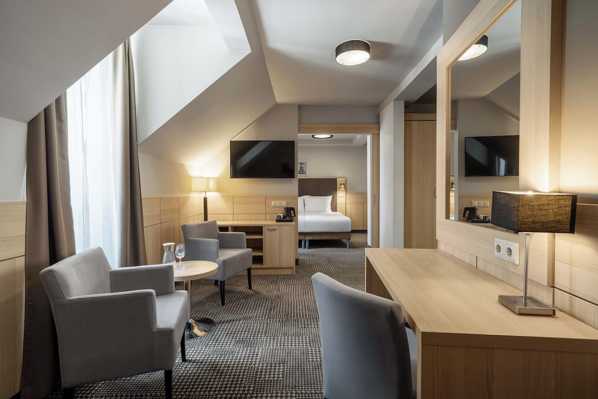 1 dormitorio, colchones con acolchado adicional, minibar y caja fuerte