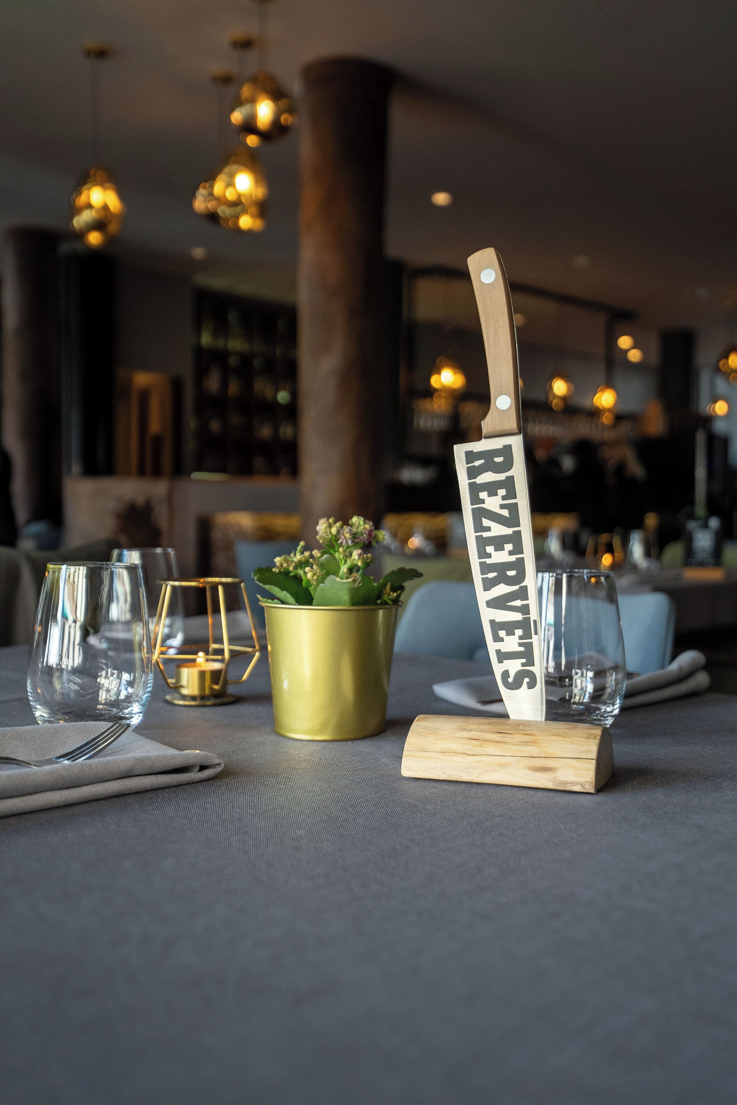 lunch and dinner served