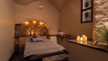 Couples treatment rooms, sauna, hot tub, steam room, Turkish bath