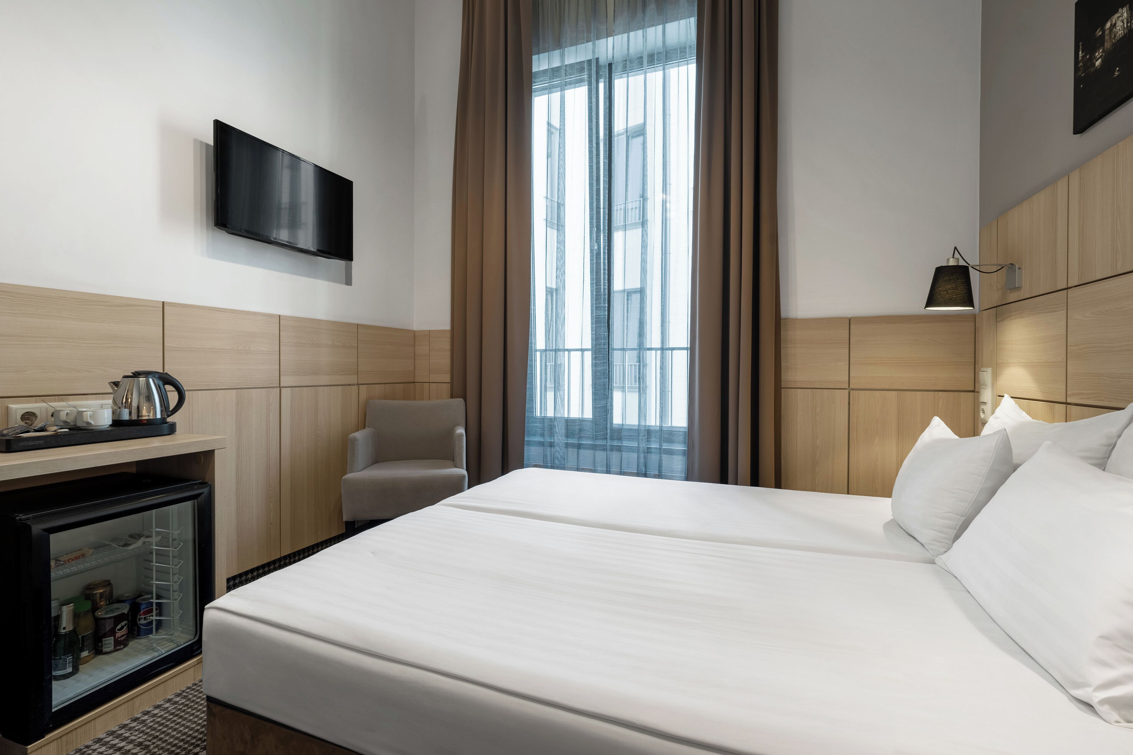 1 bedroom, pillow-top beds, minibar, in-room safe