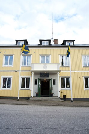 Front of property - Reftele Wärdshus (Reftele)
