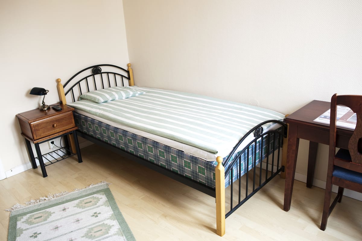 Single Room | 1 bedroom, desk, iron/ironing board, cribs/infant beds