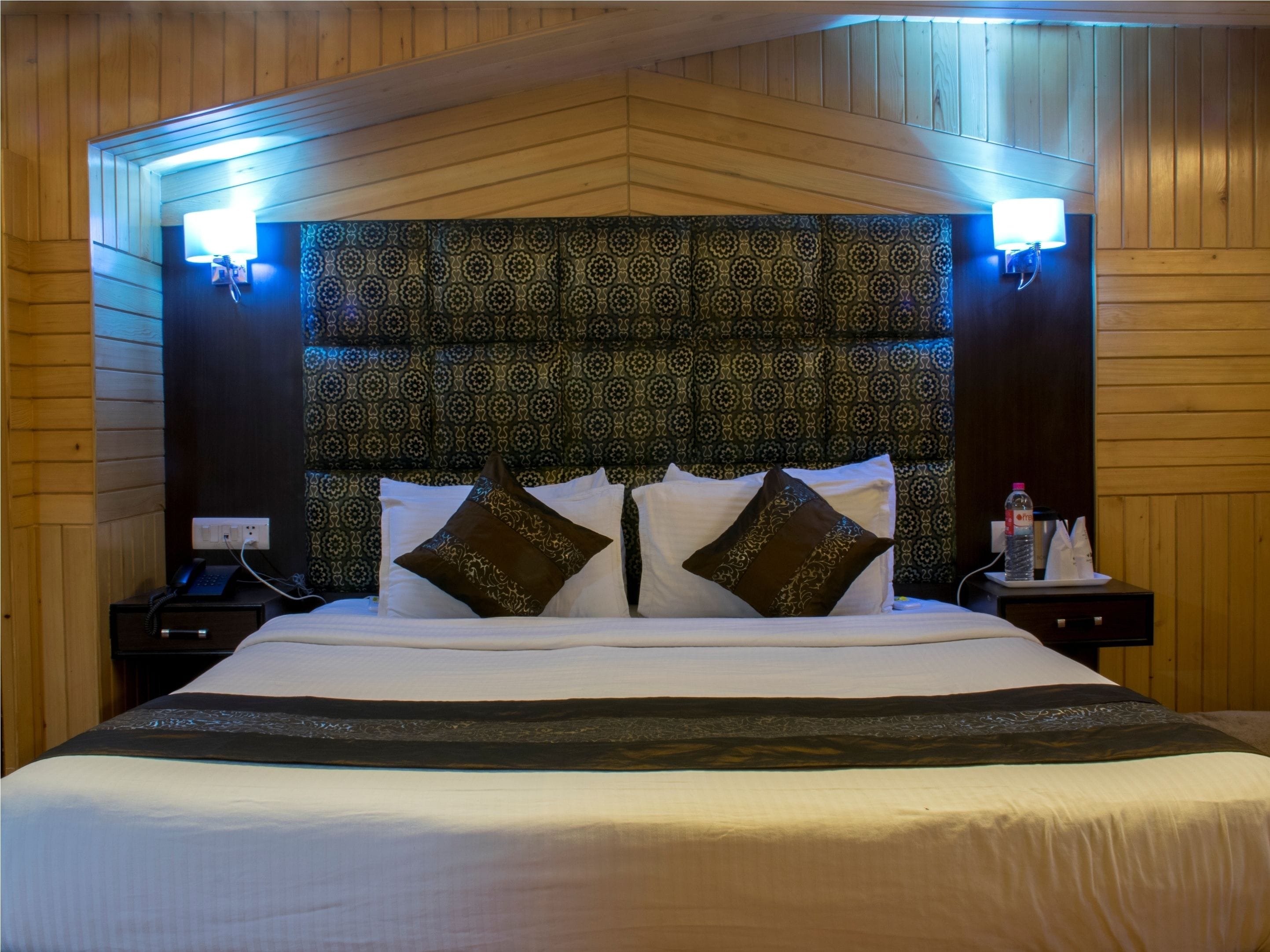 Deluxe Double Room | Premium bedding, iron/ironing board, free WiFi, bed sheets