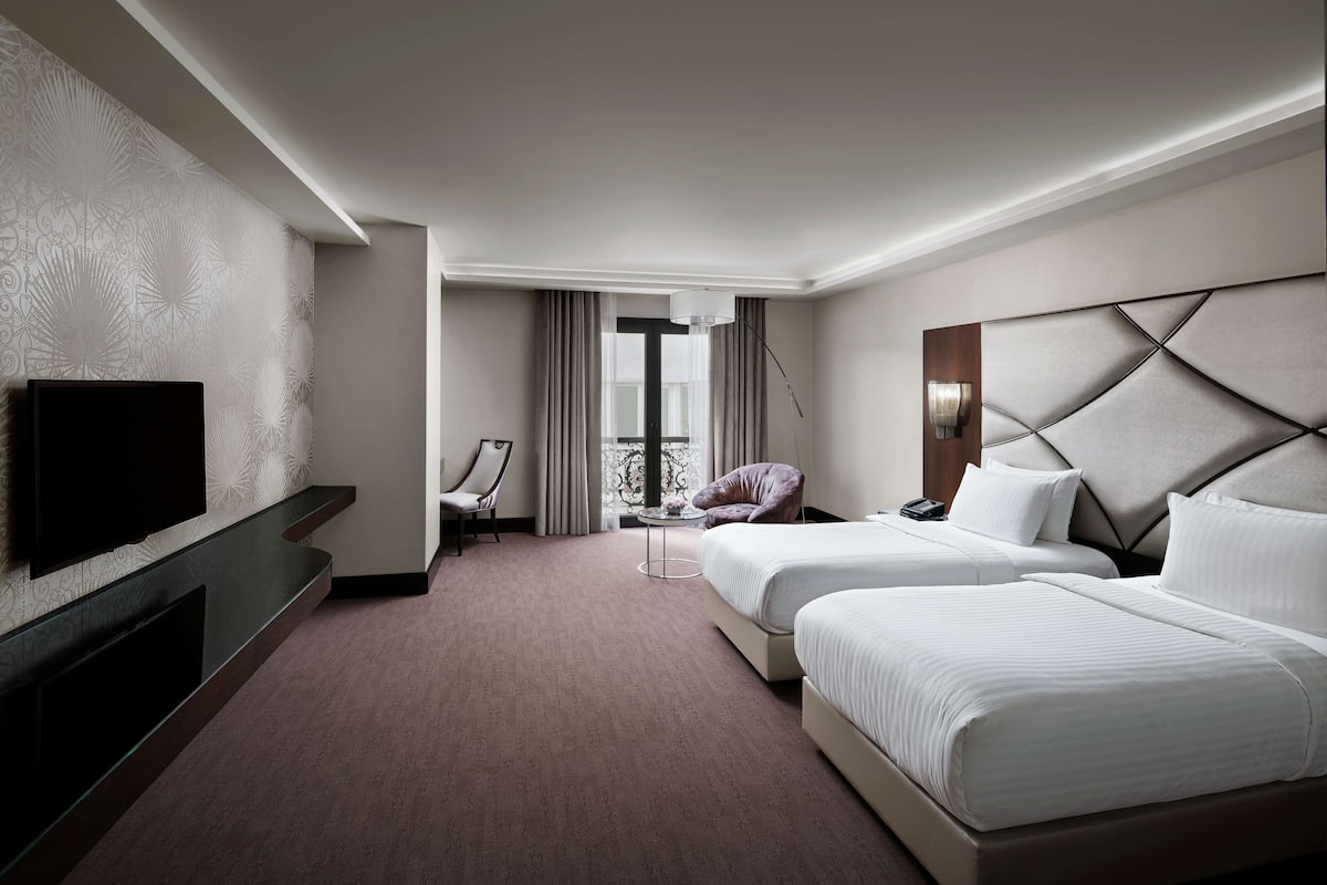 Room, 2 Katil Bujang (Single), Accessible | 1 bilik tidur, peralatan tempat tidur premium, peti besi dalam bilik