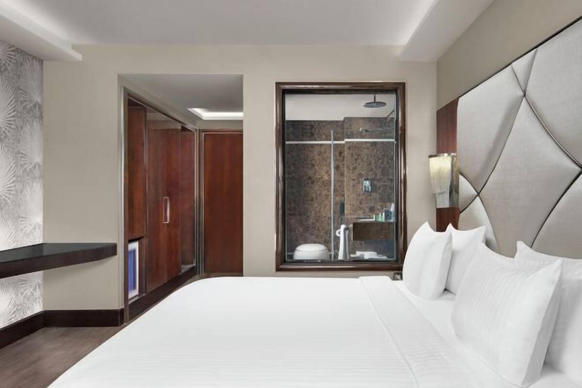Premium bedding, in-room safe, desk, laptop workspace
