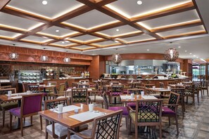 Daily buffet breakfast for a fee - DoubleTree By Hilton Istanbul Gayrettepe (Istanbul)