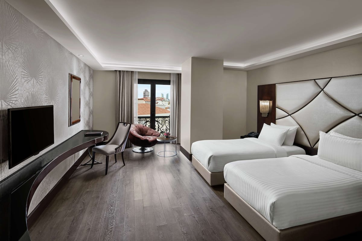 Room, 2 Katil Bujang (Single) | 1 bilik tidur, peralatan tempat tidur premium, peti besi dalam bilik