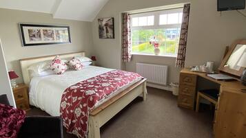 Individually decorated, desk, iron/ironing board, free WiFi