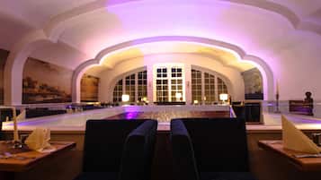 2 Restaurants, Frühstück, Mittagessen, Abendessen, deutsche Küche