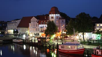 Fassade der Unterkunft – Abend/Nacht