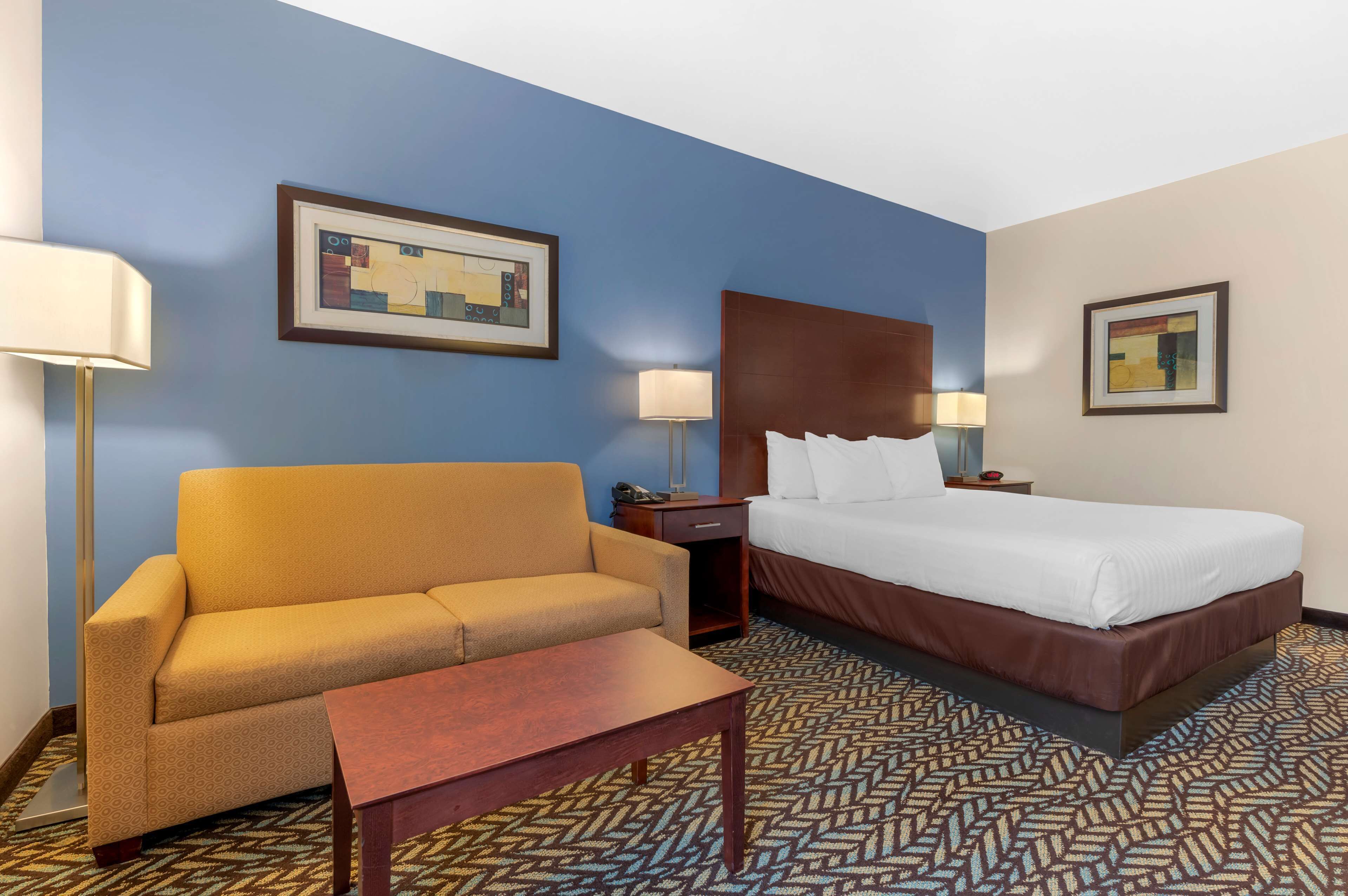 standard room, 1 king bed with sofa bed, non smoking, refrigerator & microwave (with sofabed) | iron/ironing board, free wifi, bed sheets