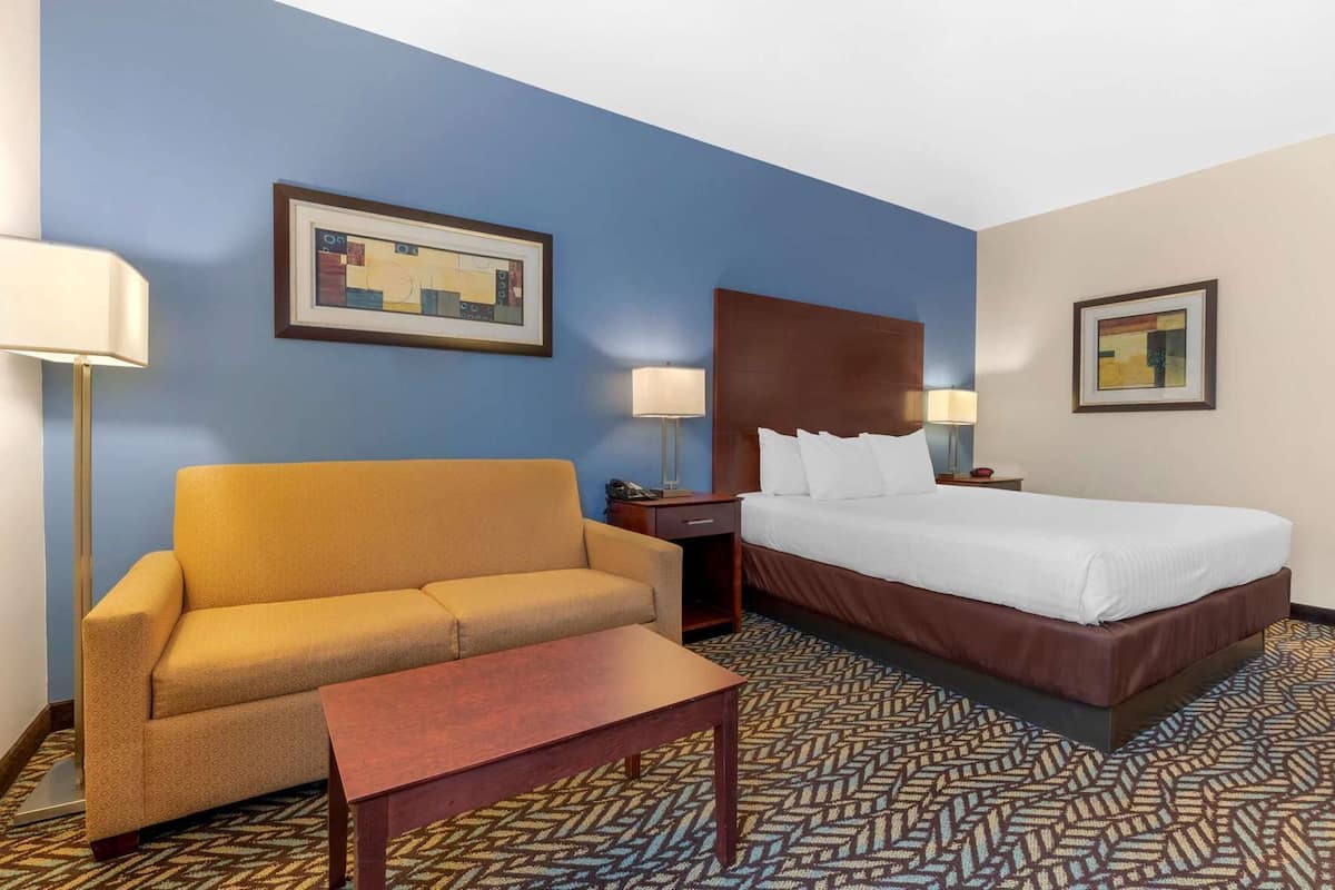 Iron/ironing board, free WiFi, bed sheets