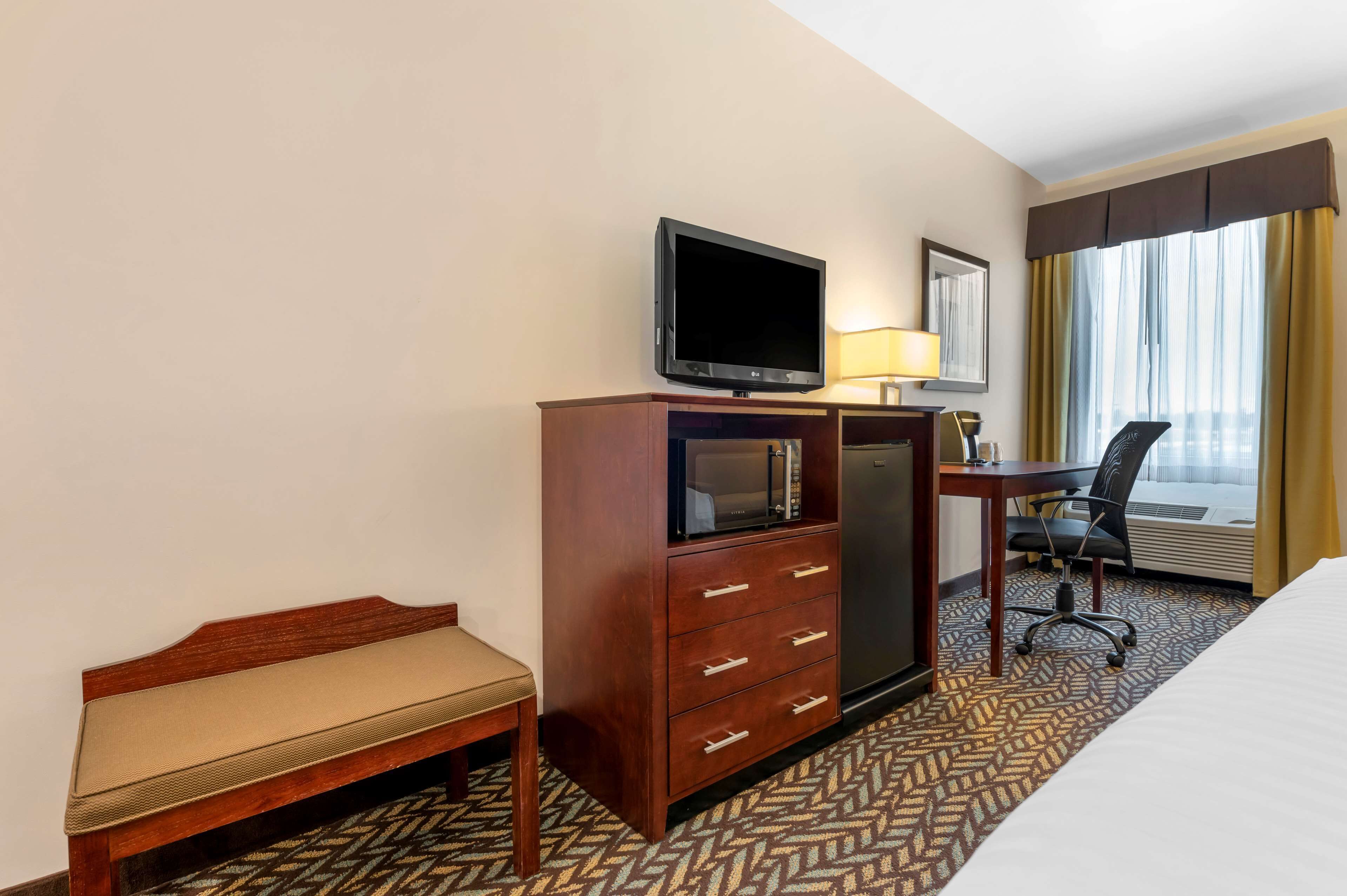 standard room, 1 king bed with sofa bed, non smoking, refrigerator & microwave (with sofabed) | iron/ironing board, free wifi, bed sheets