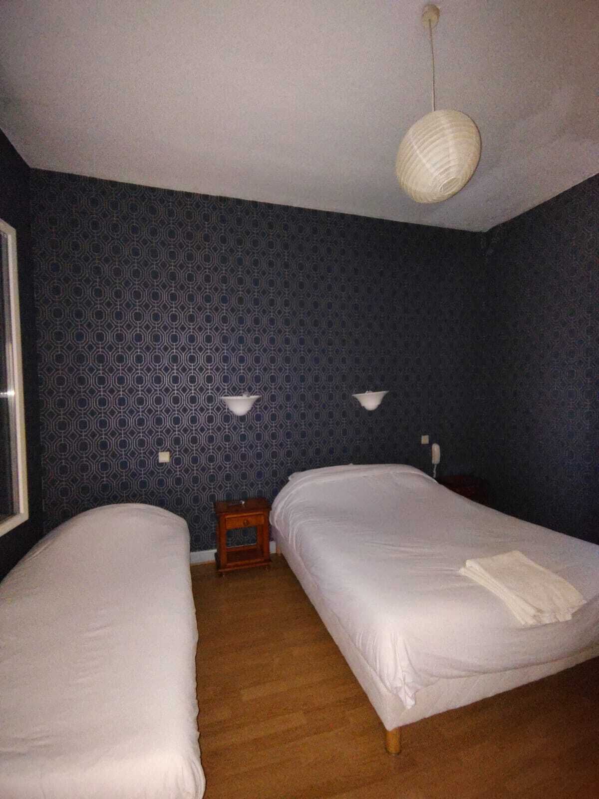 Chambre avec lits jumeaux | Bureau, chambres insonorisées, lits bébé (gratuits), Wi-Fi gratuit