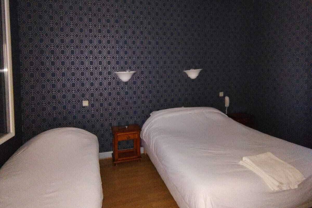 Chambre avec lits jumeaux | Bureau, chambres insonorisées, lits bébé (gratuits), Wi-Fi gratuit