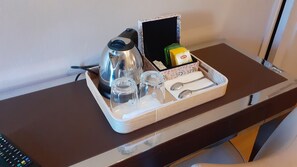 Daily cooked-to-order breakfast (EUR 7 per person)