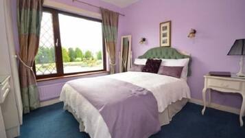 Double Room, Ensuite | In-room safe, individually furnished, soundproofing, iron/ironing board