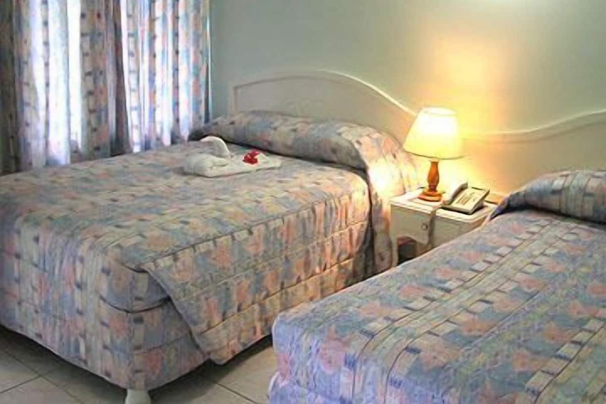 In-room safe, bed sheets
