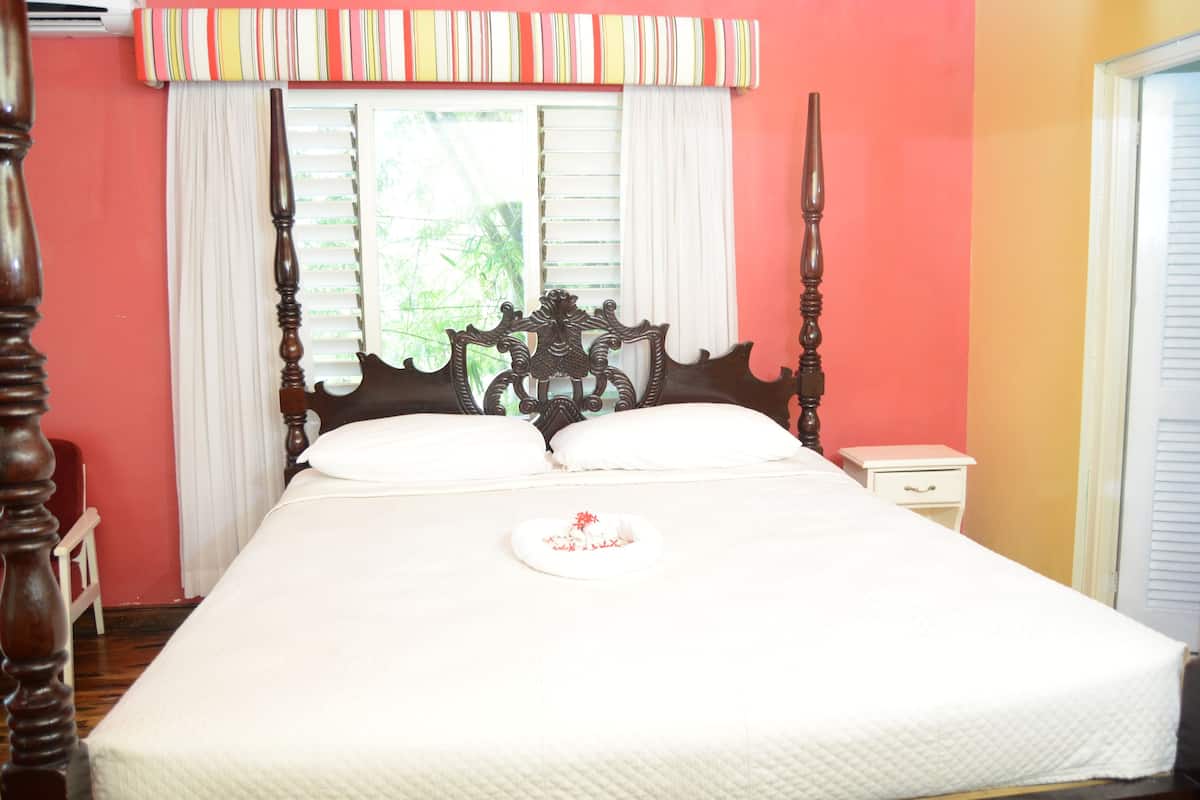 In-room safe, bed sheets
