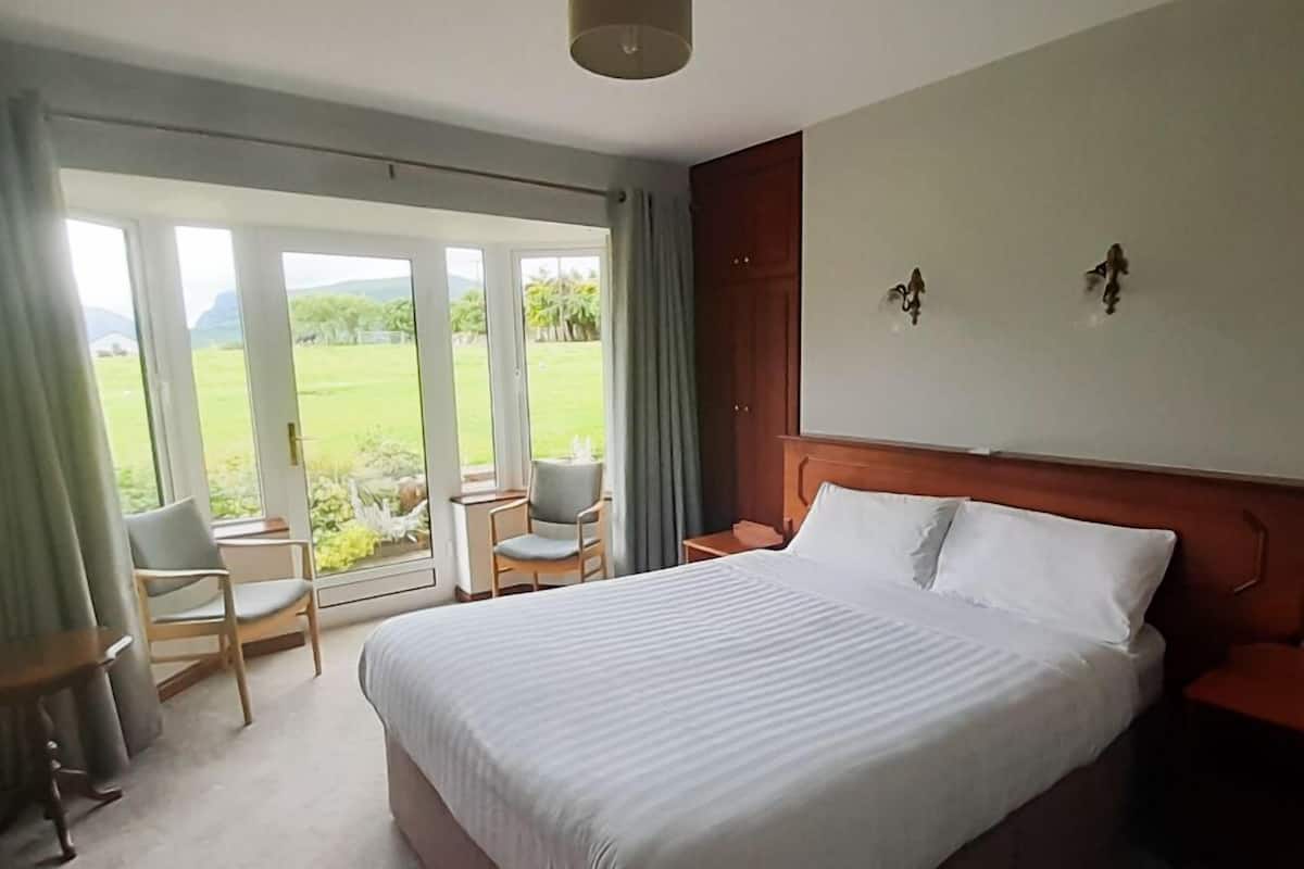 Standard Double Room, Ensuite | Desk, free WiFi, bed sheets