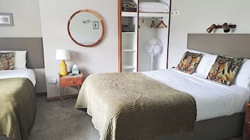 Chambre Standard Double ou avec lits jumeaux, salle de bains attenante