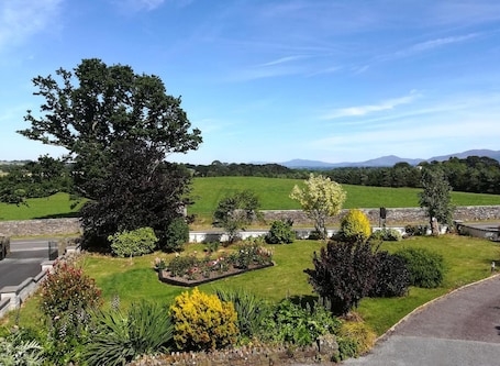 Property grounds. Inveraray Farm