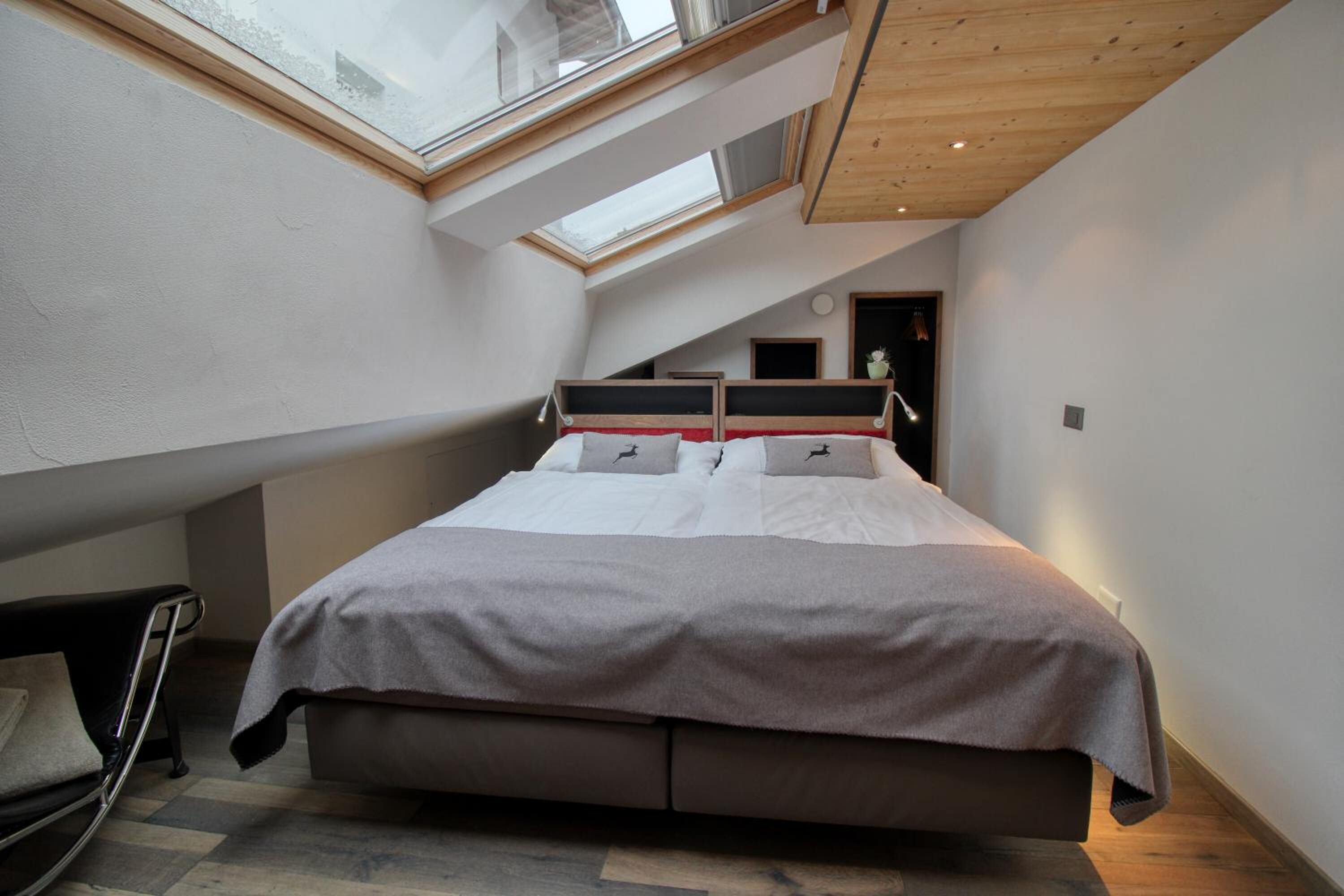 2 개의 침실, 고급 침구, 암막 커튼, 방음 설비