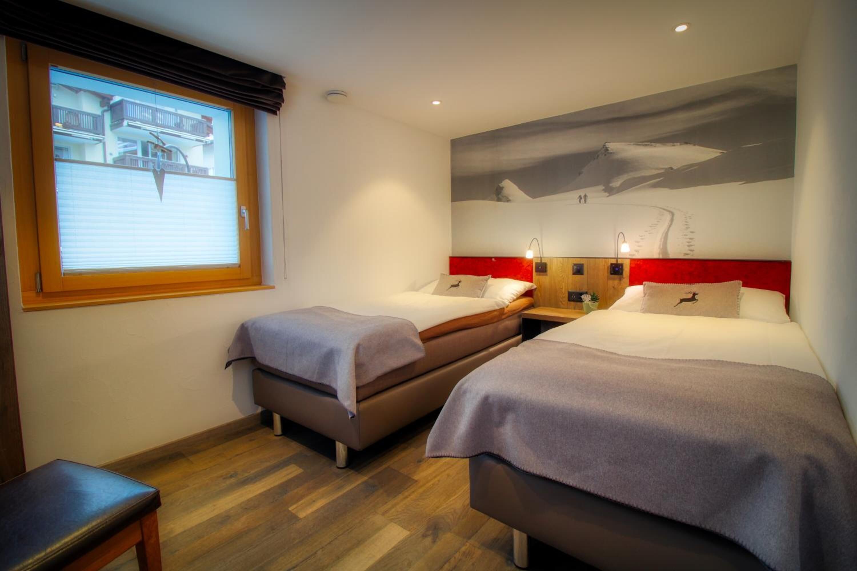 2 Schlafzimmer, hochwertige Bettwaren, Verdunkelungsvorhänge