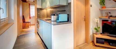 Luxury Chalet, 2 Bedrooms, Mountain View | Private kitchen