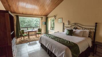 In-room safe, free WiFi, bed sheets