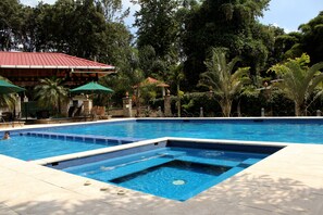 Outdoor pool - Park Hotel Resort (Santa Cruz Verapaz)