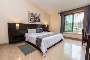 雙人或雙床房 | 客房內保險箱、免費無線上網、床單