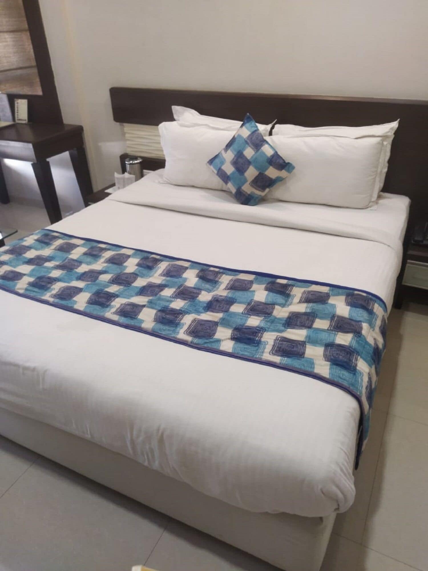 Photo - Shree Narayana Hotel-BAR-Rooftop Terrace-Disc!! 50 mtr from BUS STAND UDAIPUR