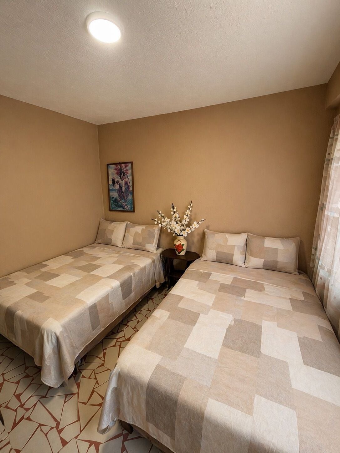 标准四人房, 2 张双人床 | 客房内保险箱、笔记本电脑工作区、遮光窗帘、熨斗/熨板