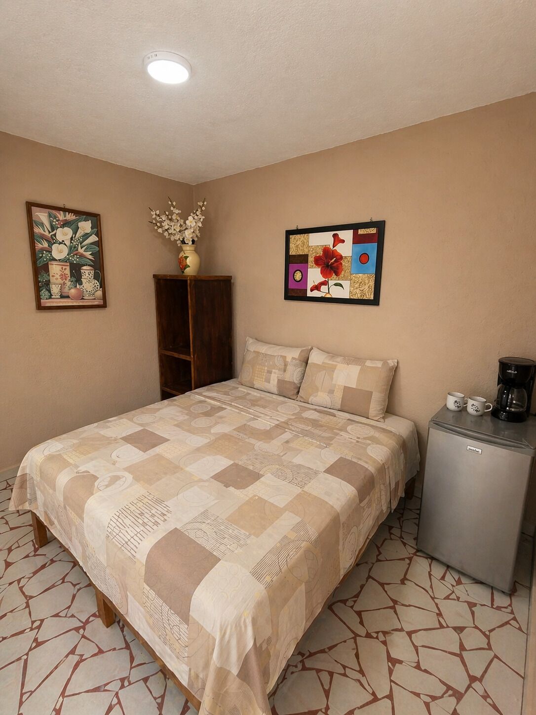 Double Room, 1 King Bed | In-room safe, laptop workspace, blackout curtains, iron/ironing board