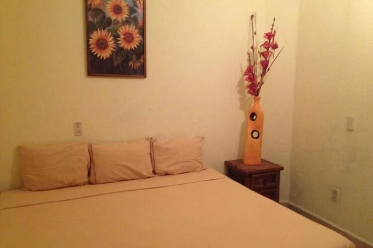 In-room safe, laptop workspace, blackout drapes