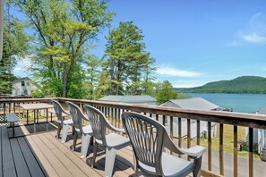 Casa de campo, 3 quartos, cozinha, vista parcial para o lago (Cottage H) | Terraço/pátio