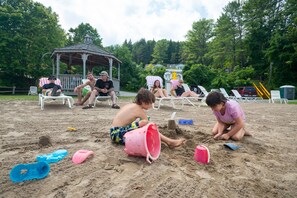 Private beach, sun loungers, beach towels, fishing - Bayside Inn & Marina (Cooperstown)