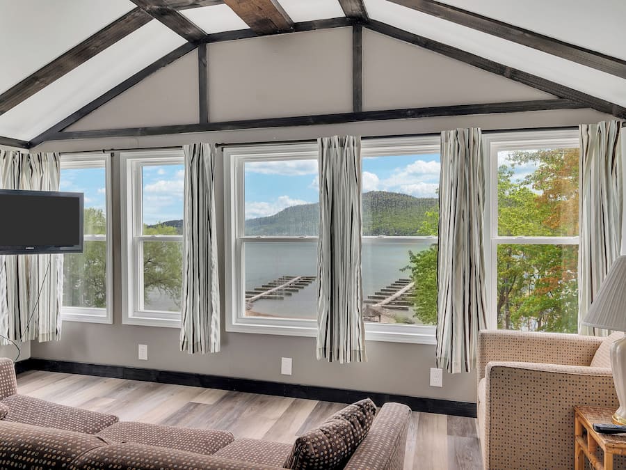 Ferienhaus, 2 Schlafzimmer, Küche, Seeblick (Cottage L) | Wohnbereich