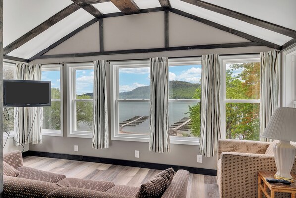 Cottage, 2 Bedrooms, Kitchen, Lake View (Cottage L) | Living area | 32-inch LCD TV with cable channels, TV