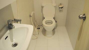 Standard Room | Bathroom