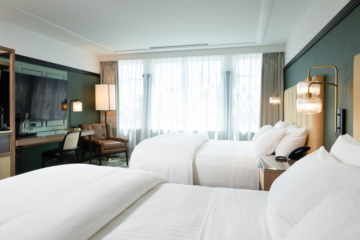 in-room safe, desk, laptop workspace, blackout curtains