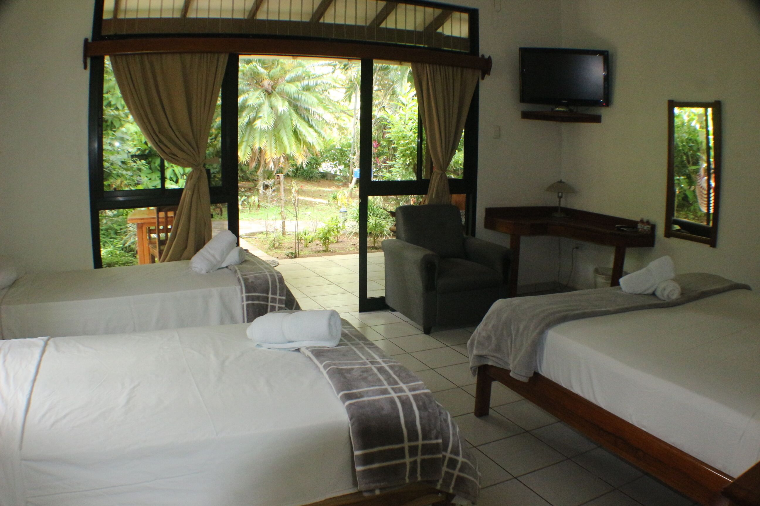 Standard-Villa, Mehrere Betten, Küche | Pillowtop-Betten, Zimmersafe, Schreibtisch, kostenloses WLAN