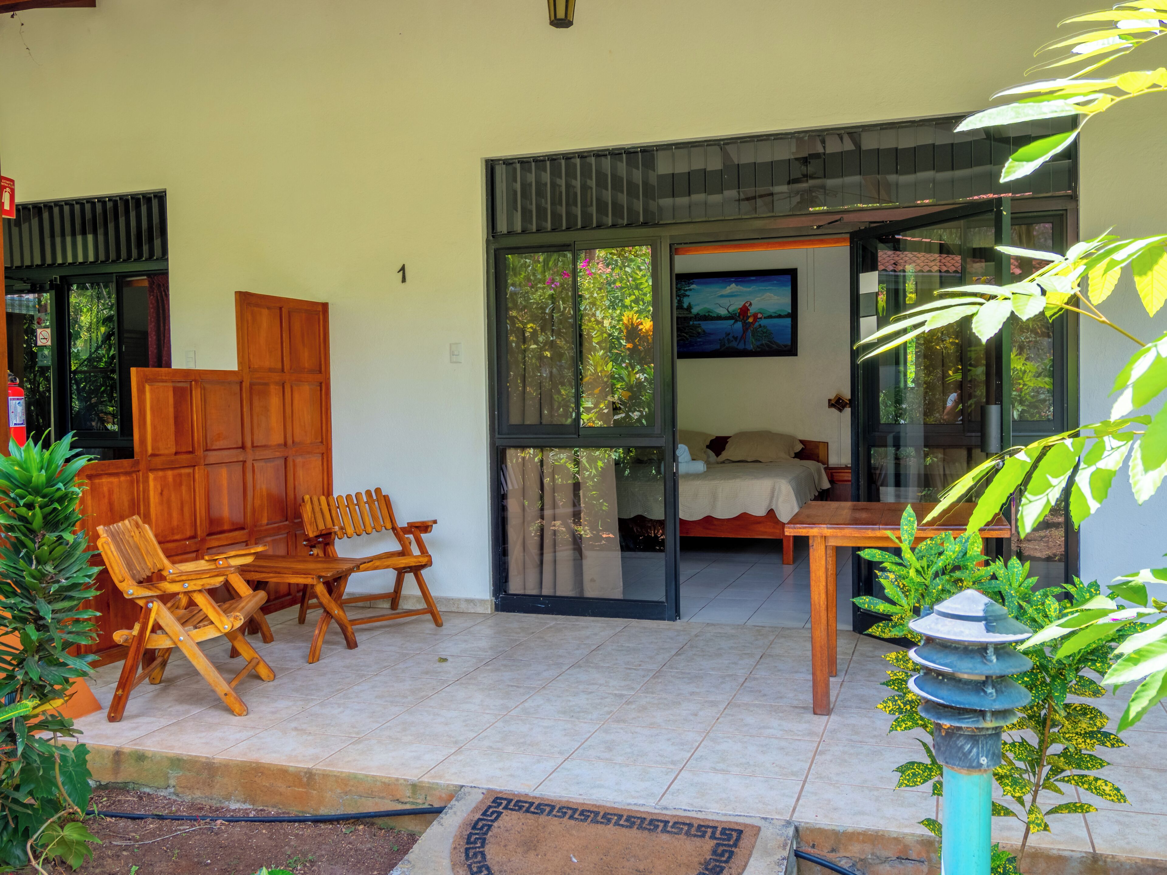 Villa, varias camas, cocina | Camas con pillow-top, caja de seguridad en la habitación y escritorio 