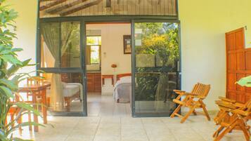 Villa Deluxe, varias camas, cocina | Camas con pillow-top, caja de seguridad en la habitación y escritorio