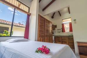 Pillow-top beds, in-room safe, free WiFi, bed sheets - Hotel Colinas del Sol (Atenas)
