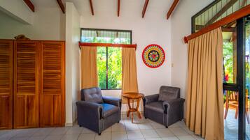 Villa Deluxe, cuisine, vue jardin